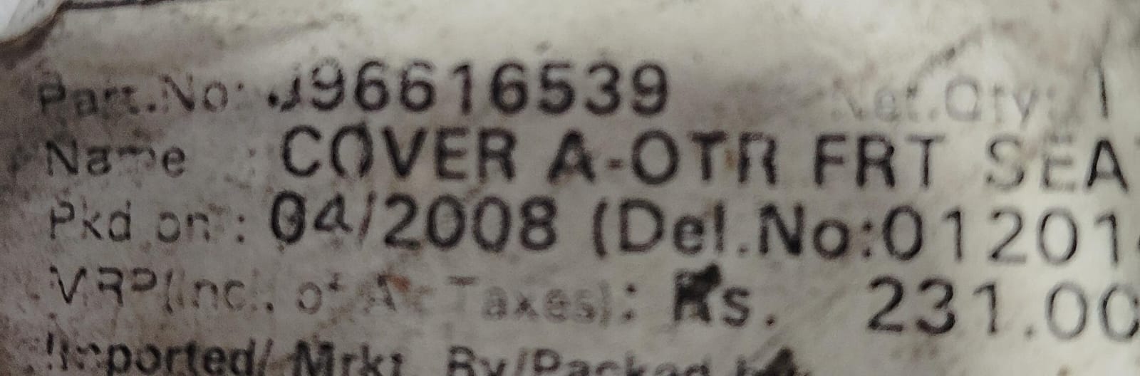 Cover outer front seat lever for Chevrolet Optra, right side, by General Motors, shown in black on the vehicle seat.