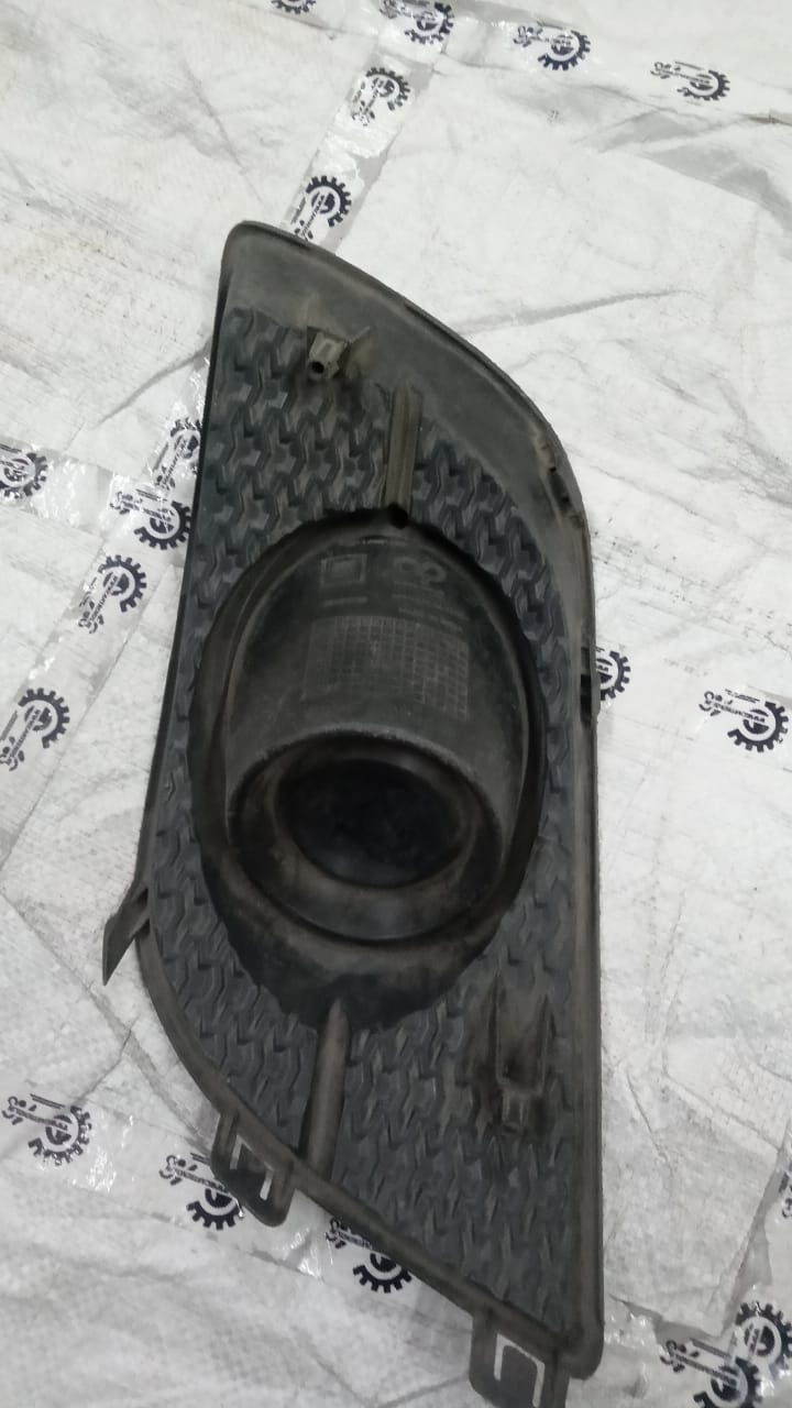General Motors front bumper cover for right side without fog light, compatible with Spark models, part number J28283159.