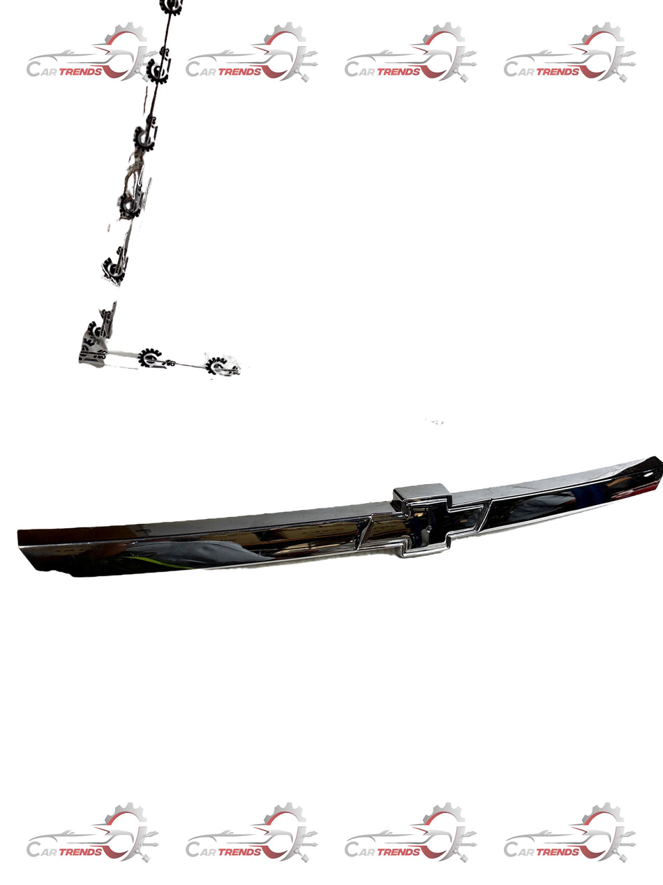 General Motors radiator grille cover for Aveo J96618858, showcasing the black plastic grille with detailed slats.
