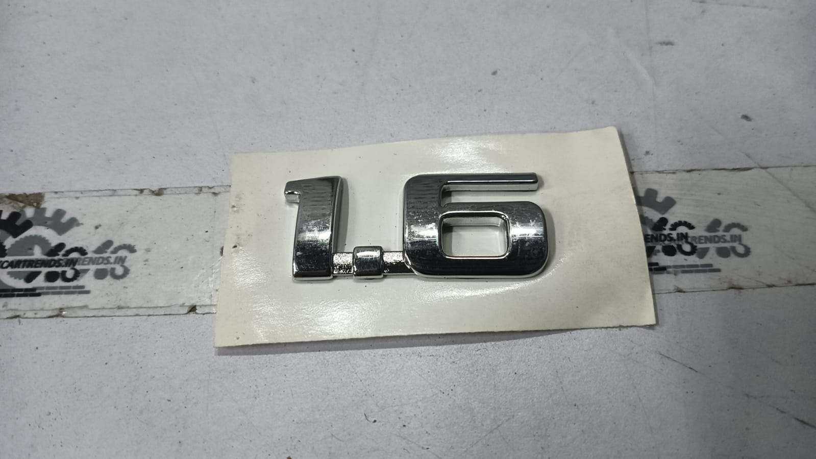 General Motors Corsa S92086788 emblem license gate badge on a vehicle, showcasing the car's branding and design details.