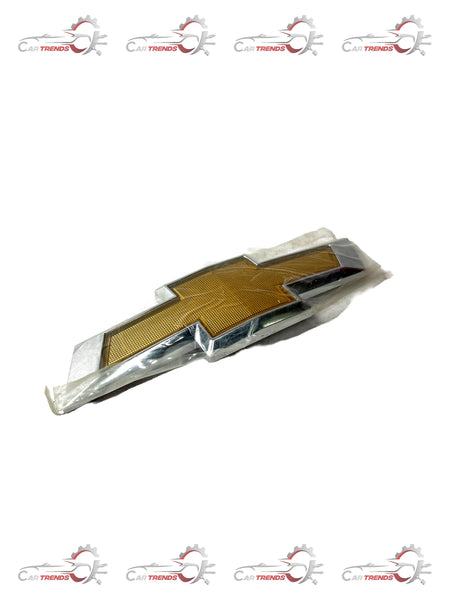 General Motors emblem R lid for Cruze J95122565, vehicle badge replacement part, shown on a car.