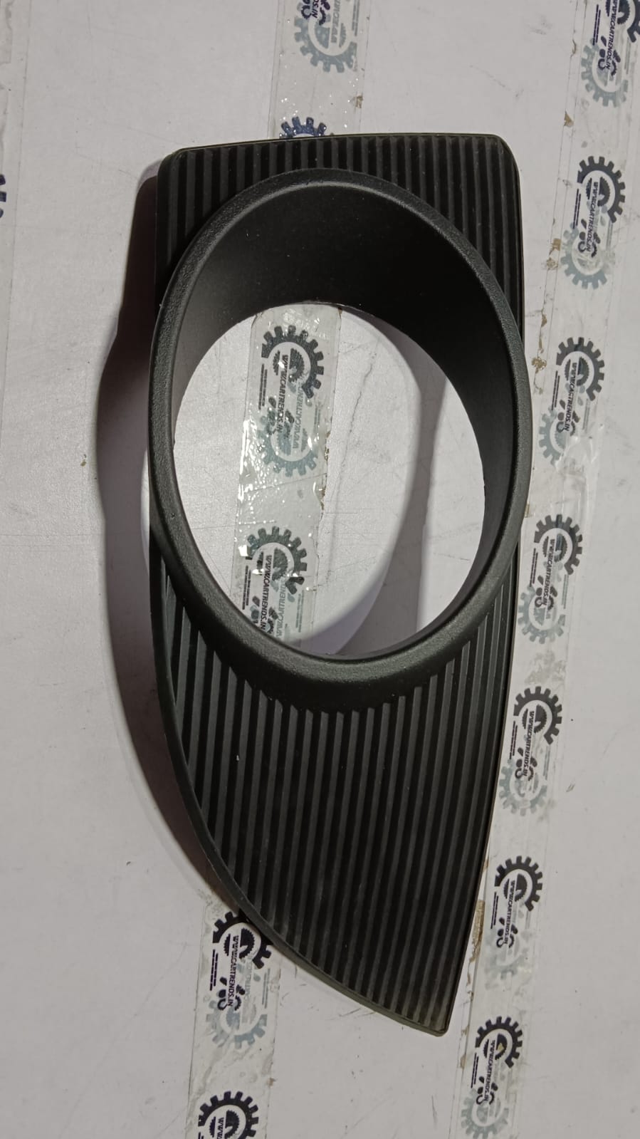 Right fog lamp bezel for Opel Optra Petrol, genuine General Motors part J92196996, shown in close-up detail.