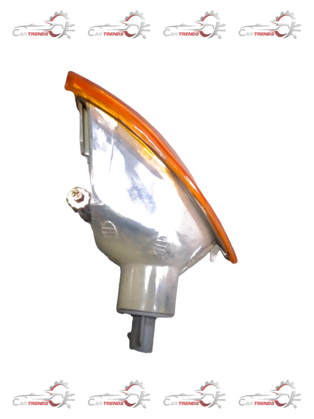 General Motors front right turn signal in amber for Opel Astra C, showing the clear lens and mounting details.