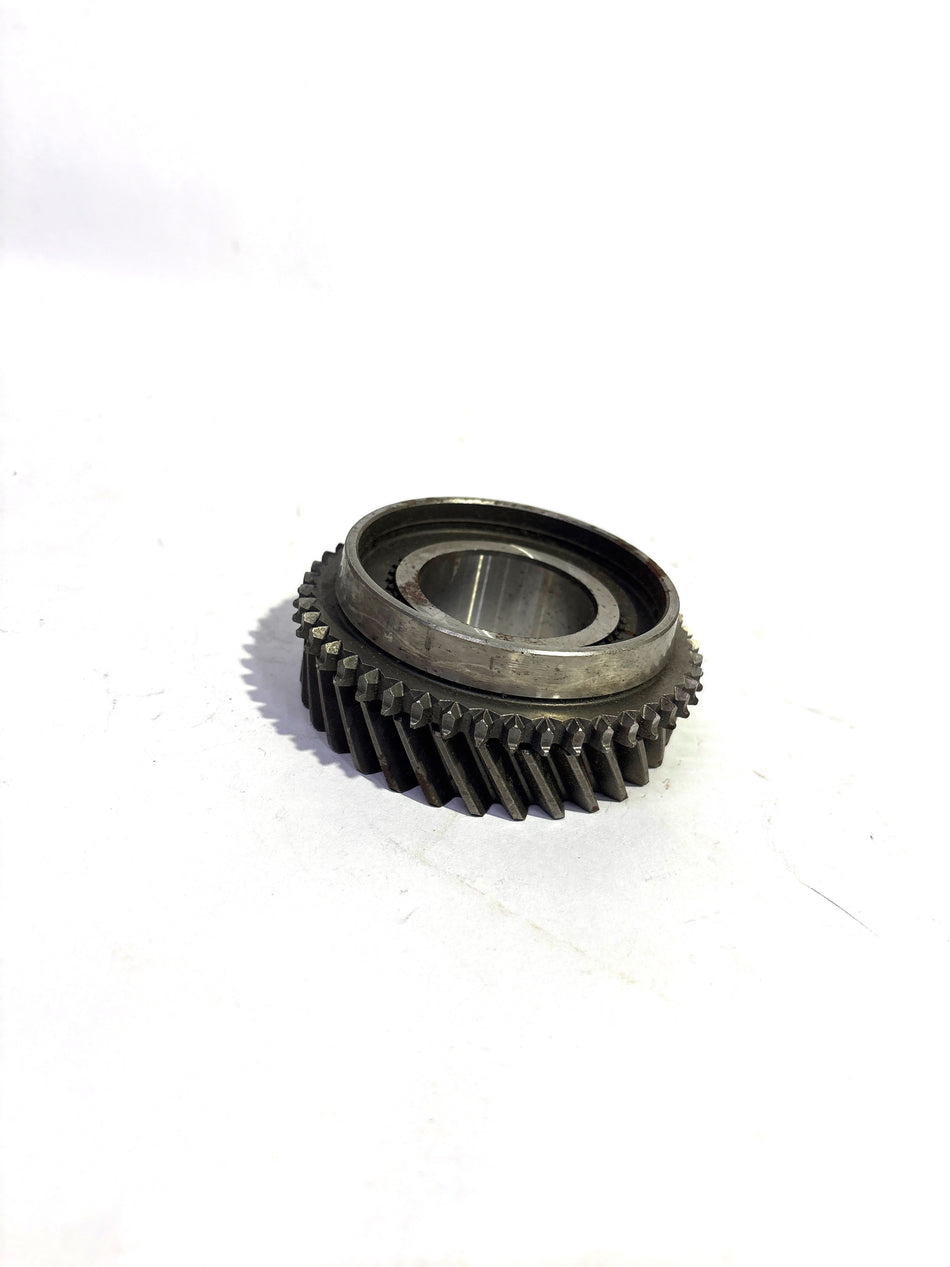 Gear 2 Mainshaft for Chevrolet Tavera, manufactured by General Motors, shown in this detailed image.