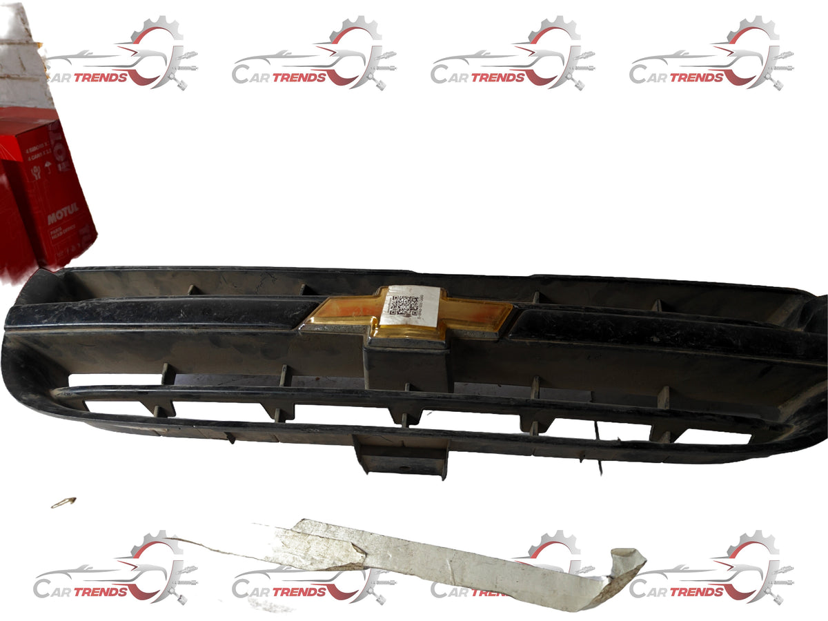General Motors Tavera front grille Rad T97595507, automotive grille with distinctive design for Tavera models.