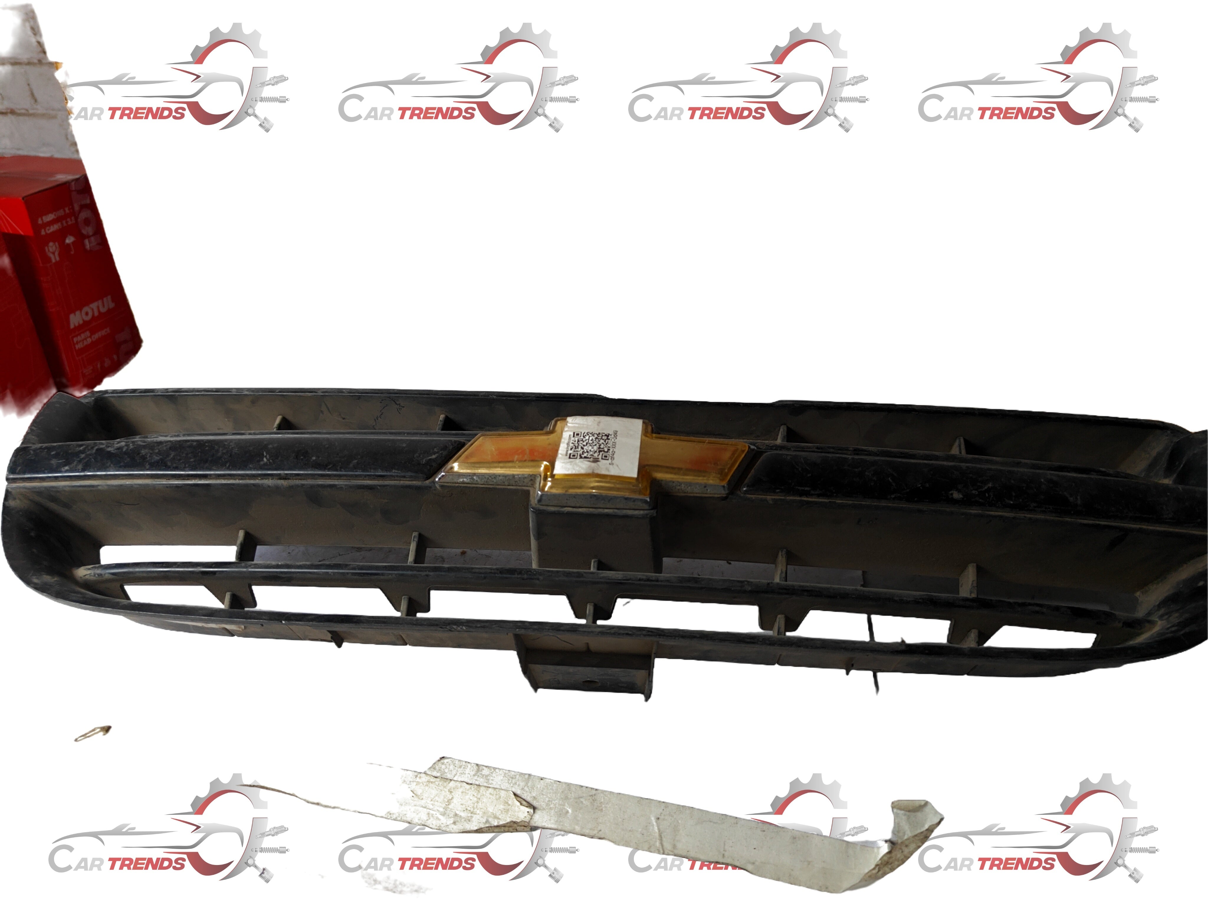 General Motors Tavera front grille Rad T97595507, automotive grille with distinctive design for Tavera models.