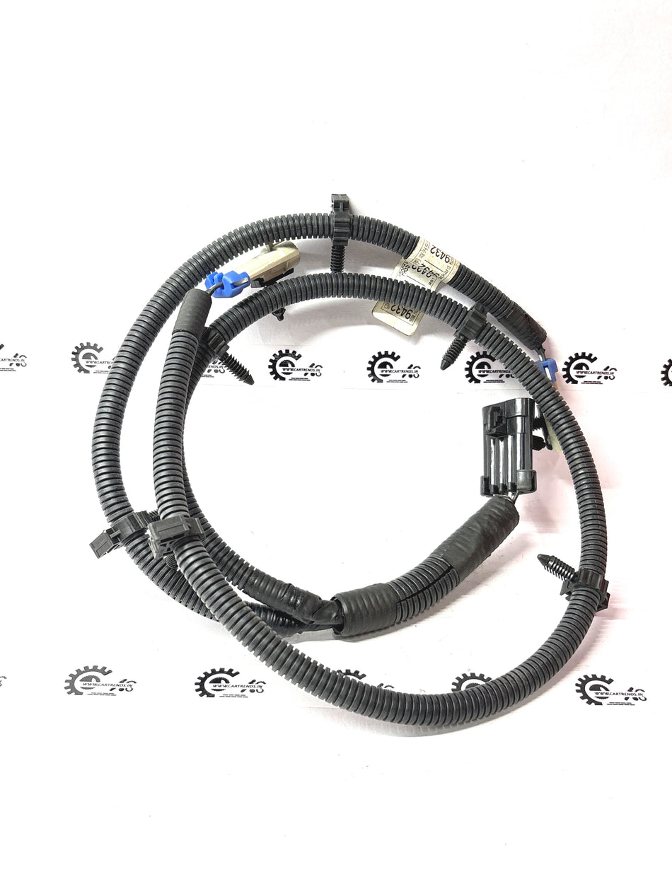 General Motors Captiva rear wheel speed sensor harness assembly, automotive engine component with wiring and connectors.