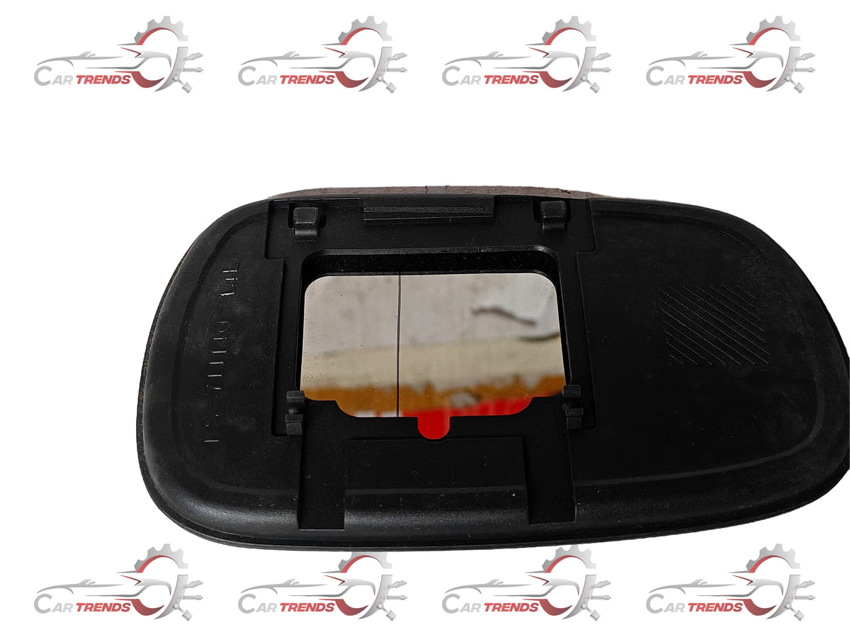 General Motors Astra outside left side mirror, replacement part with reflective glass and black housing for vehicle side view.