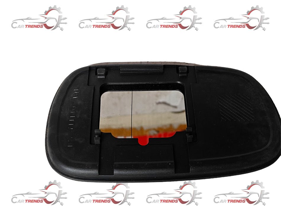 General Motors Astra outside left side mirror, replacement part with reflective glass and black housing for vehicle side view.
