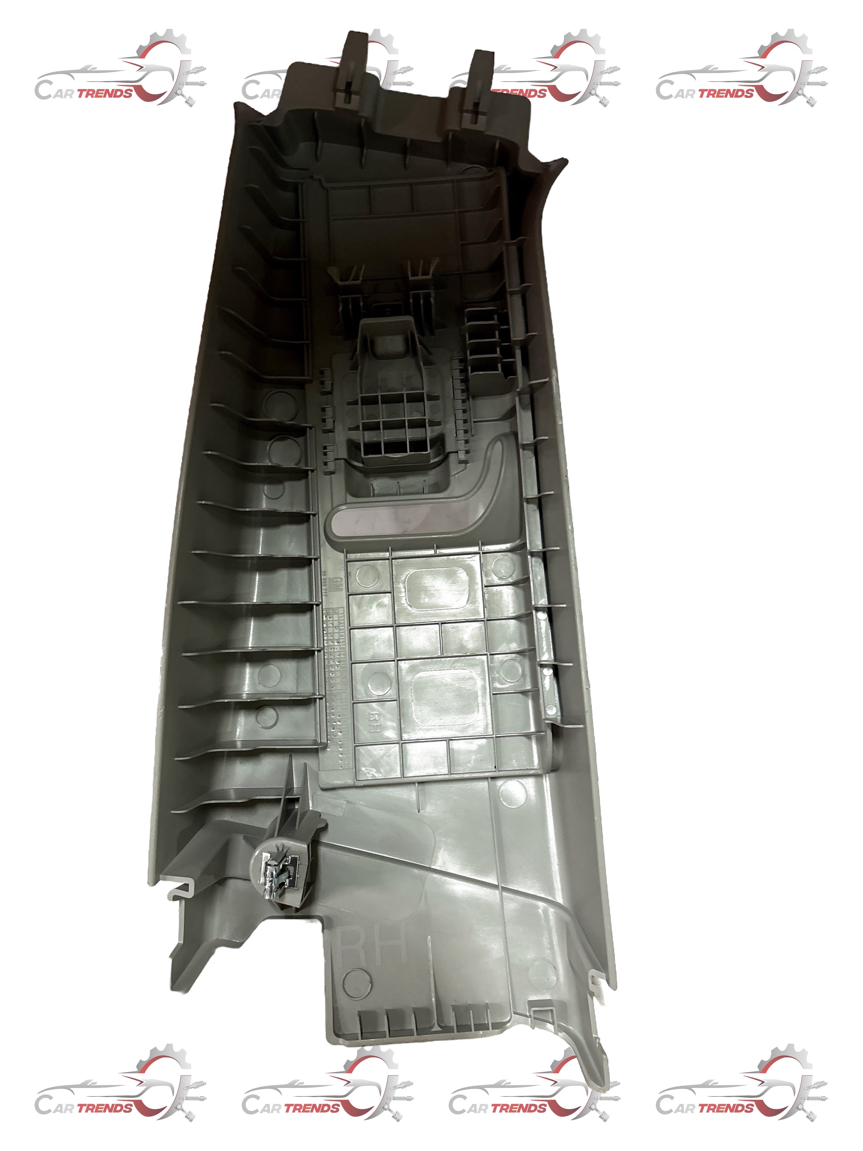 General Motors right upper door molding assembly for Cruze, part J95381121, visible in the image.