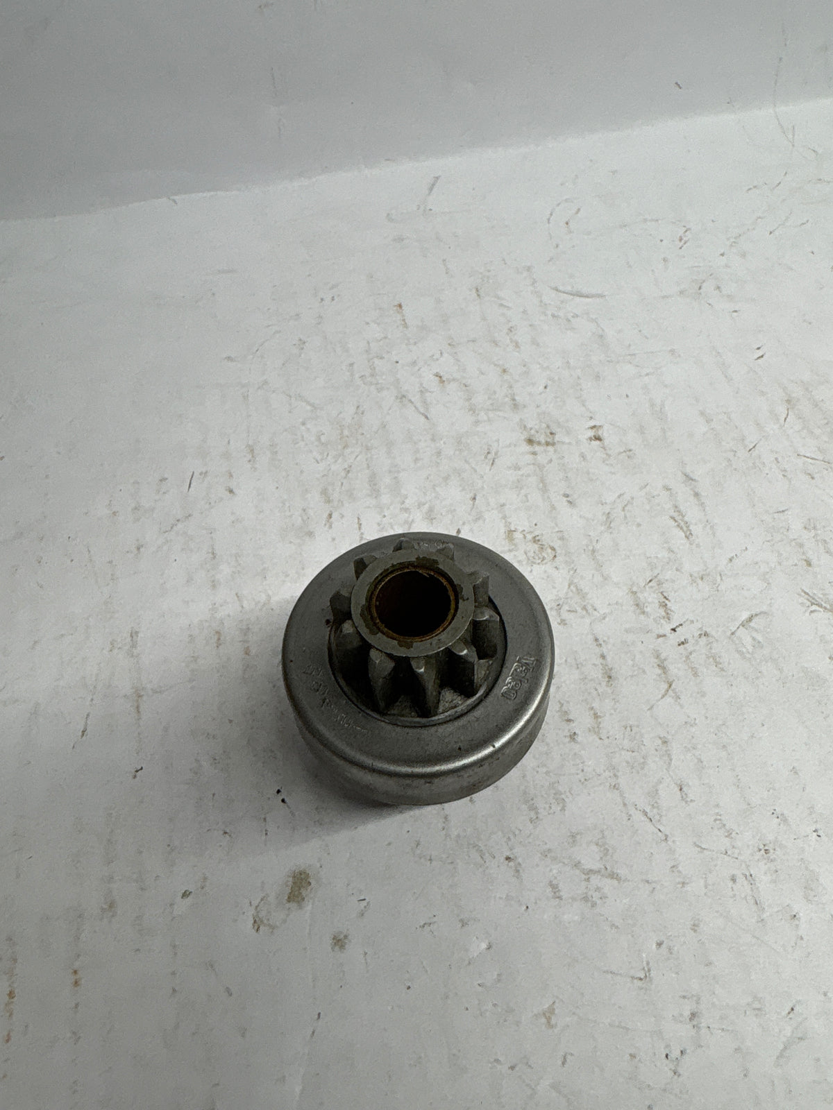 General Motors Pinion Starter for Astra vehicle, showing the mechanical component with electrical connections.
