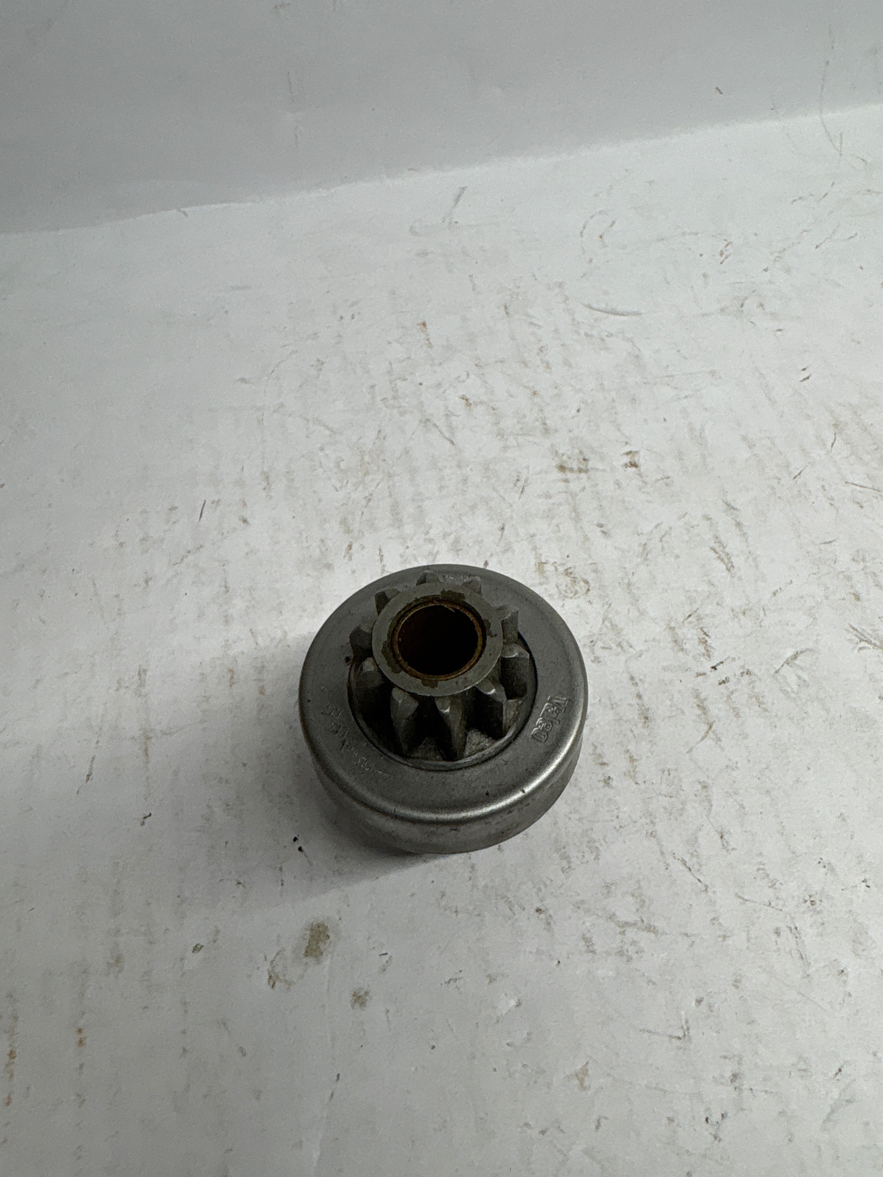 General Motors Pinion Starter for Astra vehicle, showing the mechanical component with electrical connections.