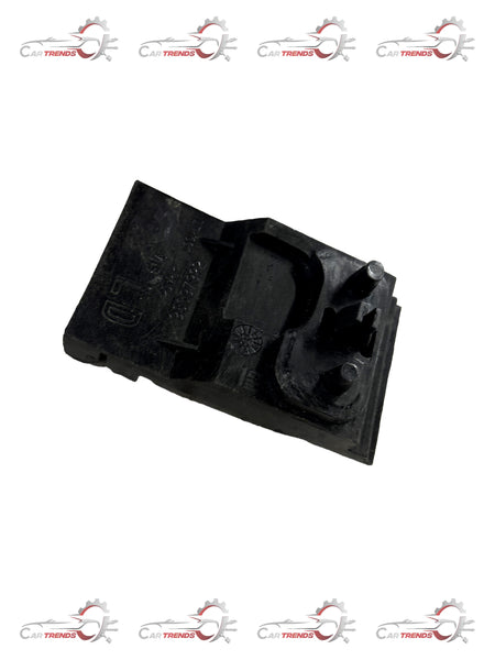 General Motors front bumper fascia retainer for right side on Corsa, part S93397922, used to secure bumper components.