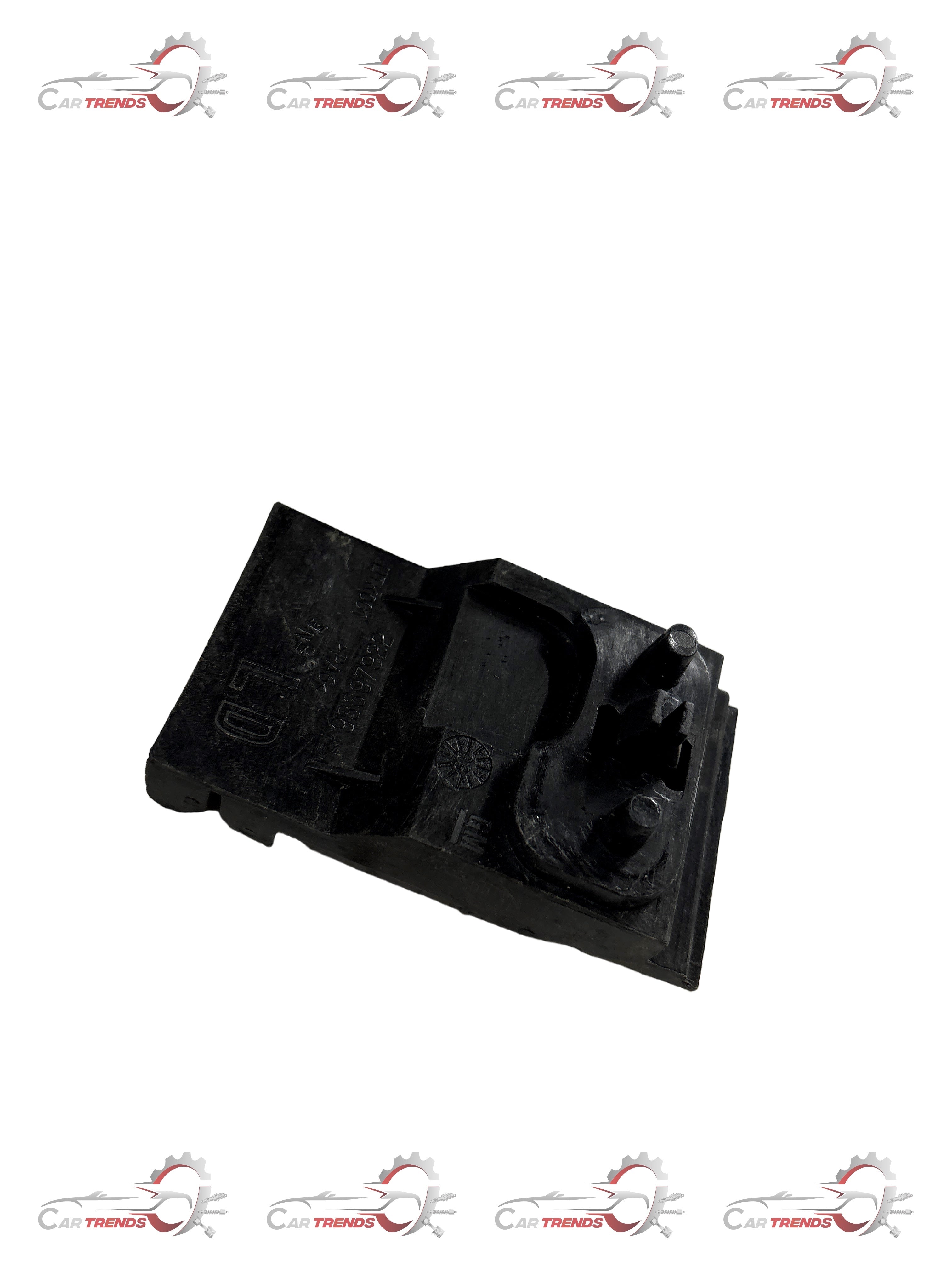 General Motors front bumper fascia retainer for right side on Corsa, part number S93397922, used to secure bumper components.