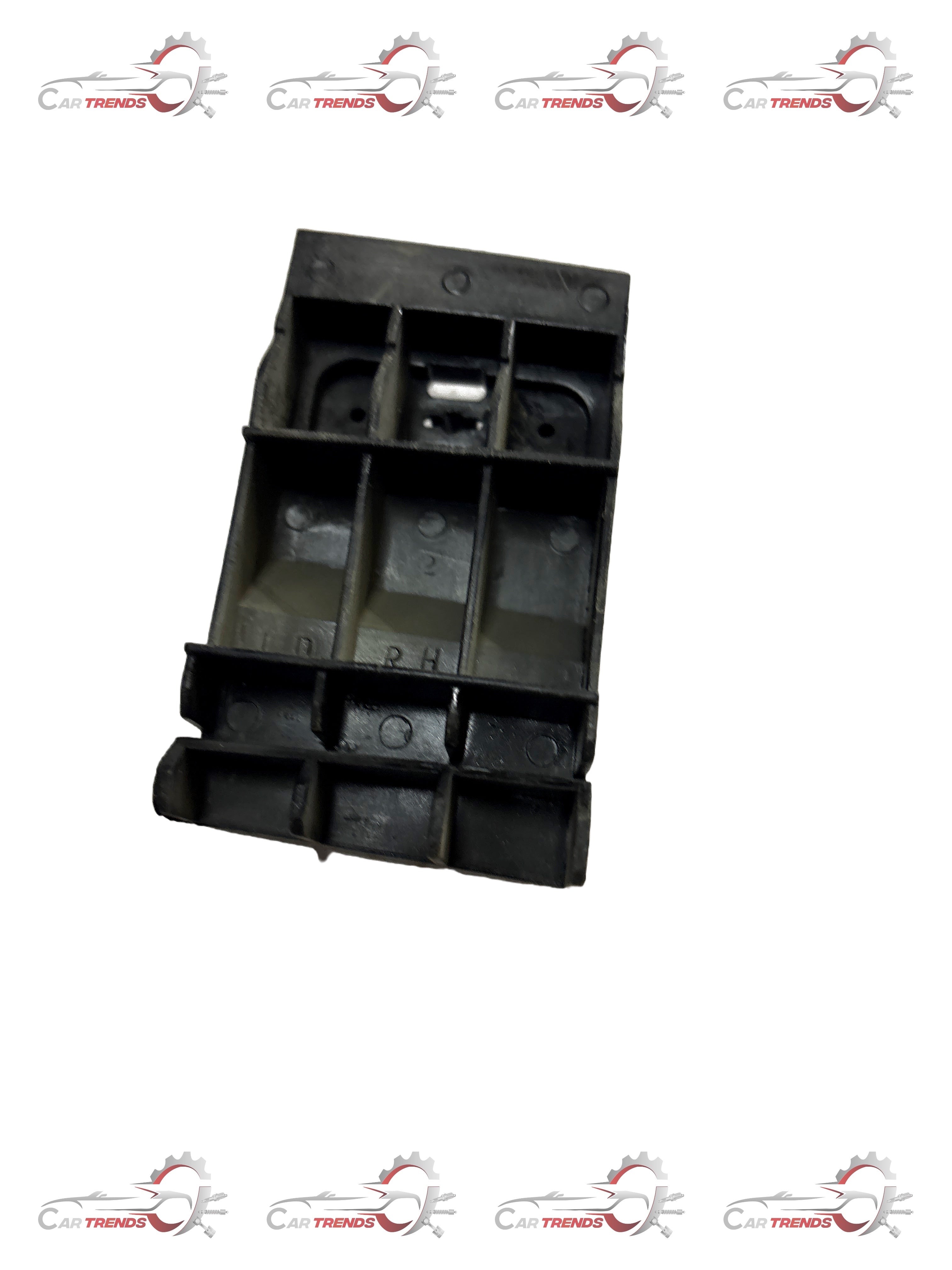 General Motors front bumper fascia retainer for right side on Corsa, part number S93397922, used to secure bumper components.