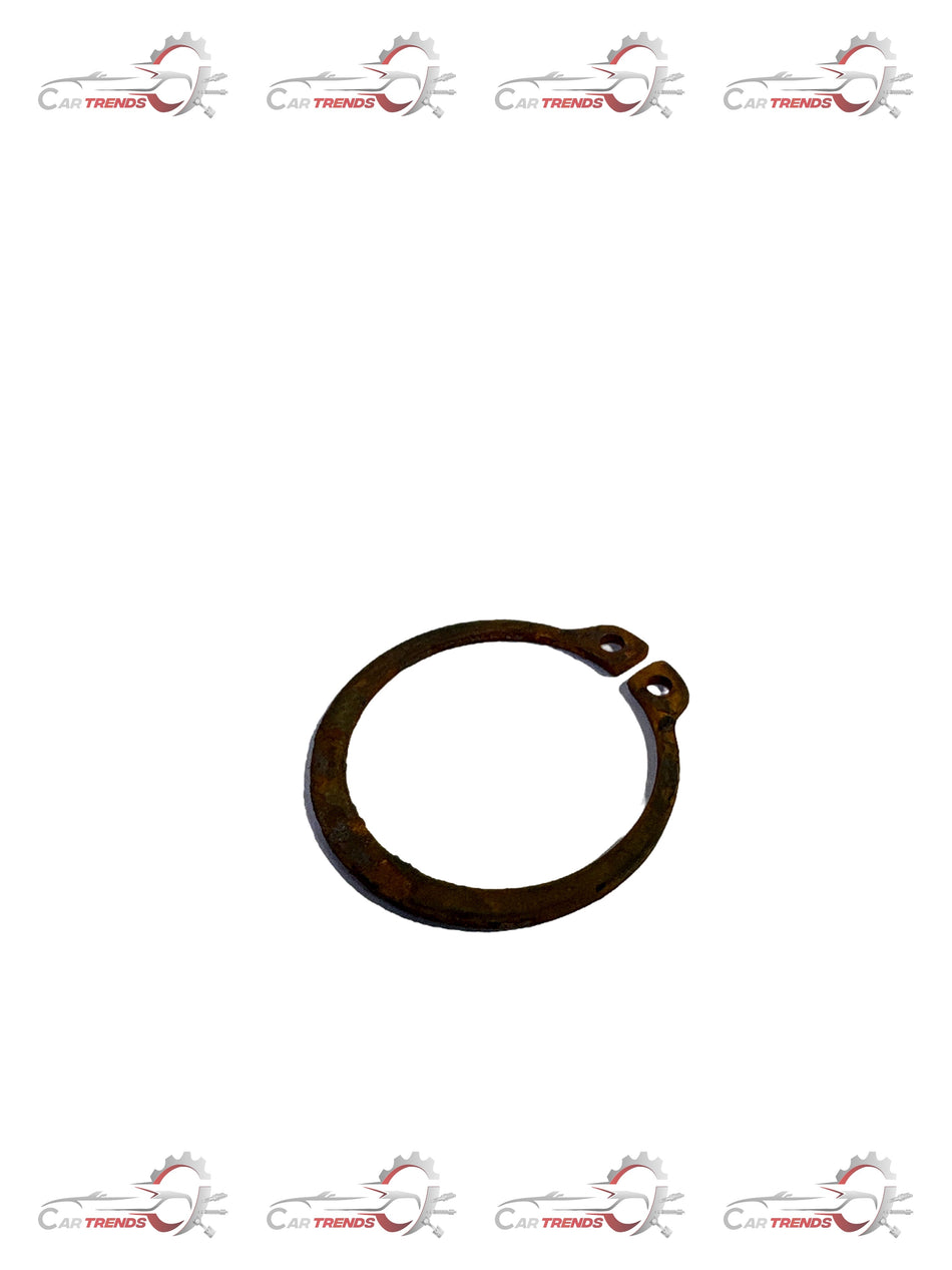 General Motors Tavera ring snap mainshaft, automotive part for T97597069 model, close-up view of the metal snap ring.