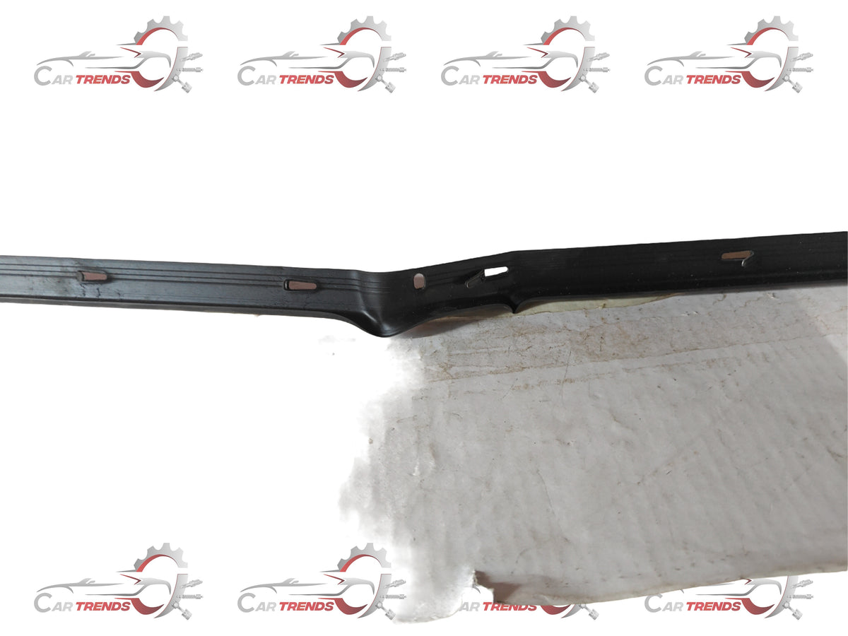 General Motors sealing strip for front left side, interior door, compatible with J96680881 model, black weatherproof strip.