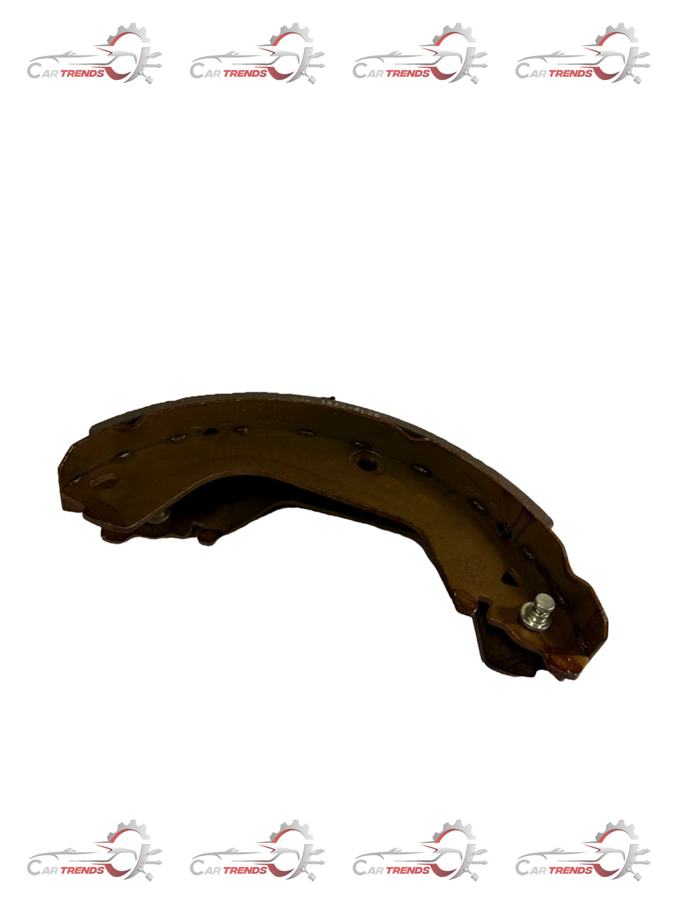 General Motors Cruze rear brake shoe kit including brake shoes for model J13304927, designed for reliable braking performance.