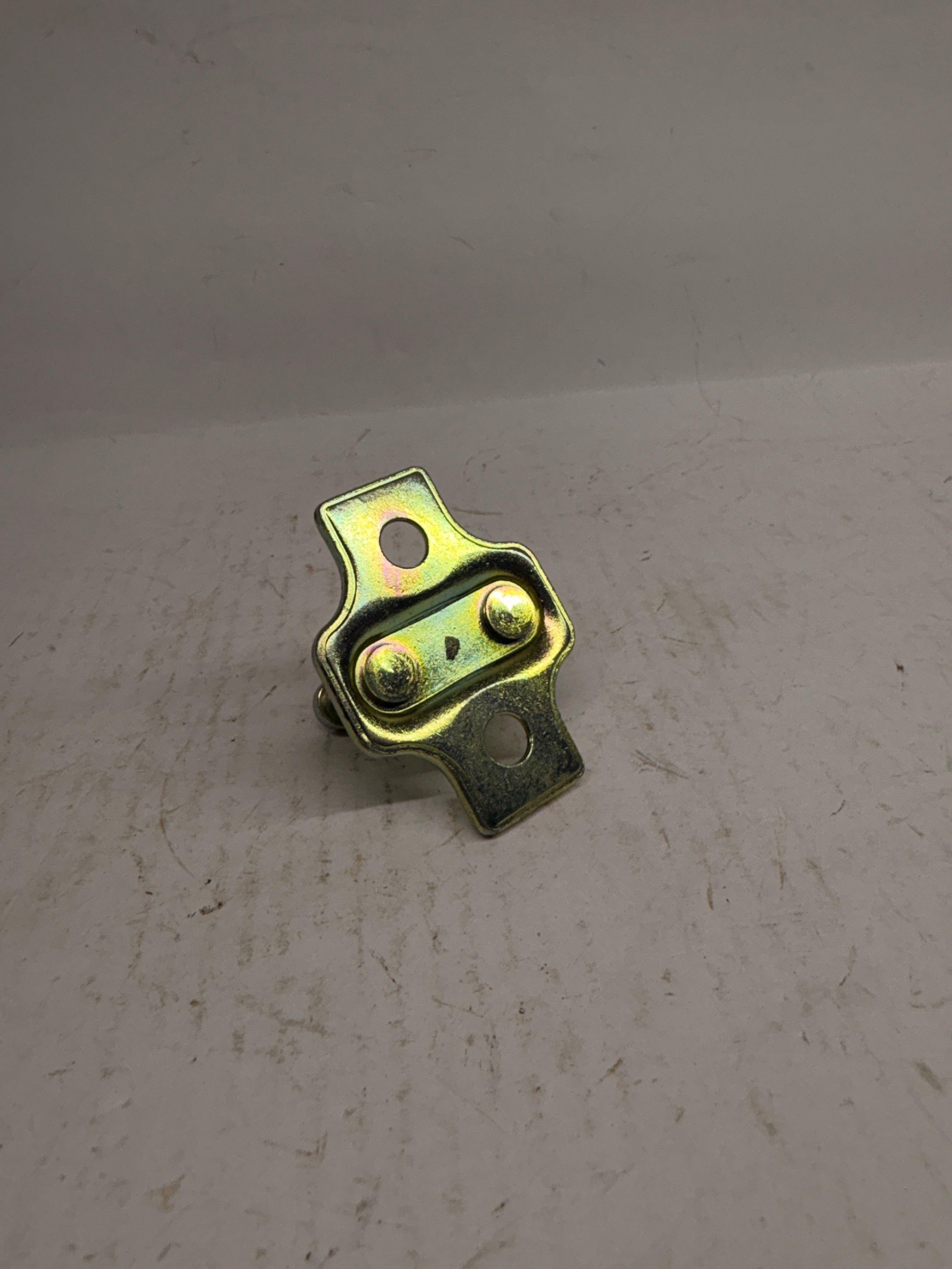 General Motors Striker A door for Opel Optra Petrol J95040624, close-up view showing metal latch and mounting details.