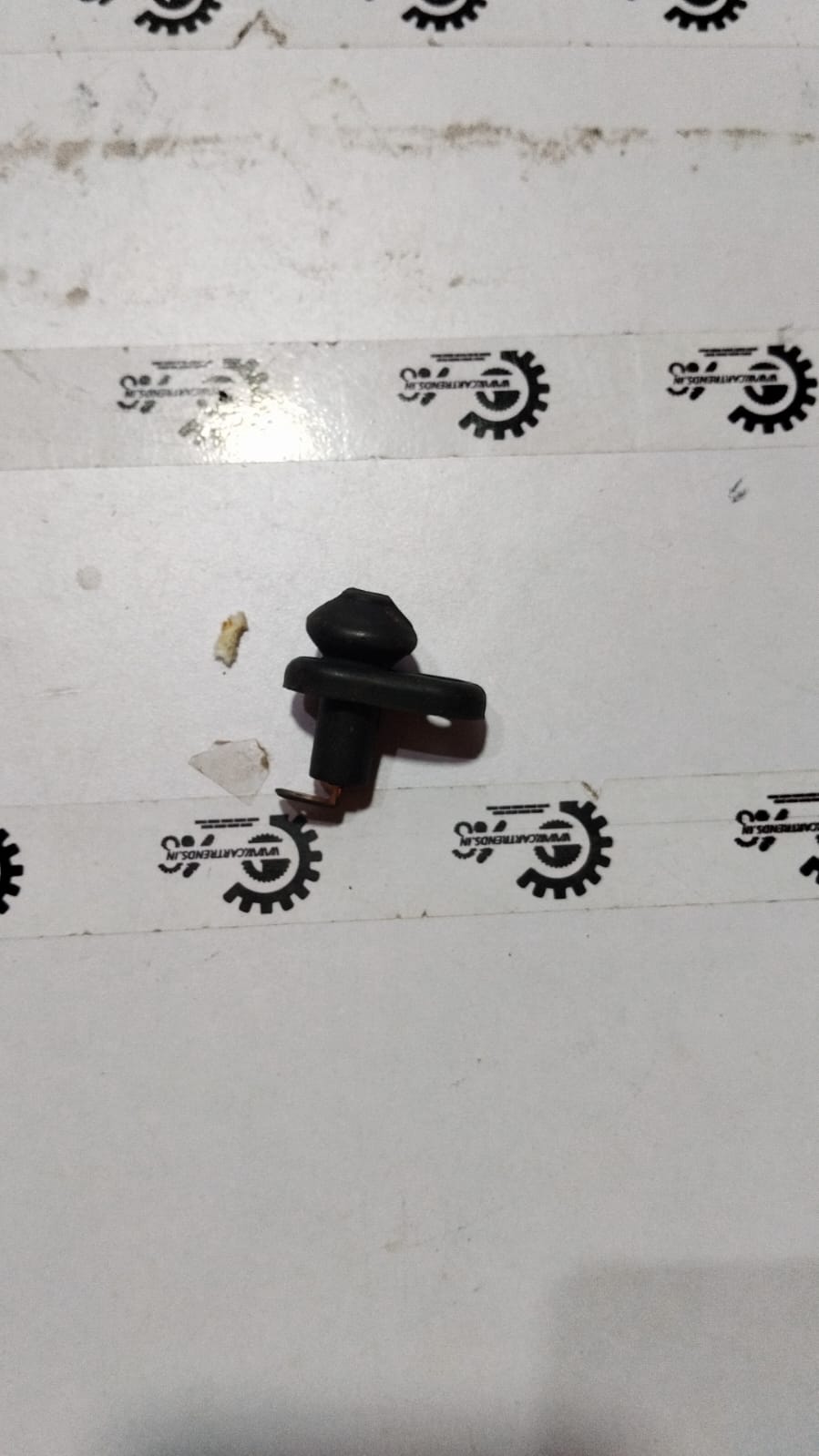 Chevrolet Aveo right-hand door contact switch by General Motors, used for vehicle security and door status detection.