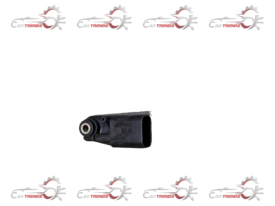 General Motors Tavera two-way connector, automotive electrical component for Tavera vehicle wiring and connections.