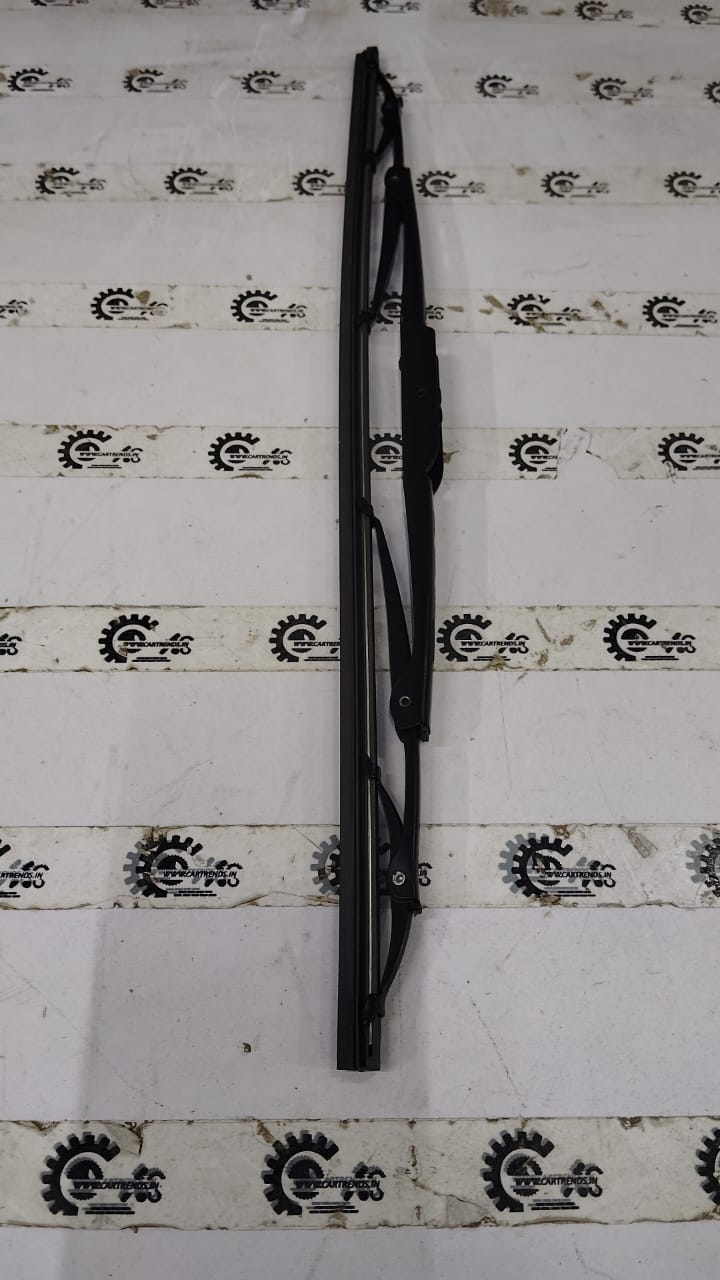 GOMECHANIC 18-inch wiper blade for vehicles, durable rubber edge, black metal frame, compatible with various car models