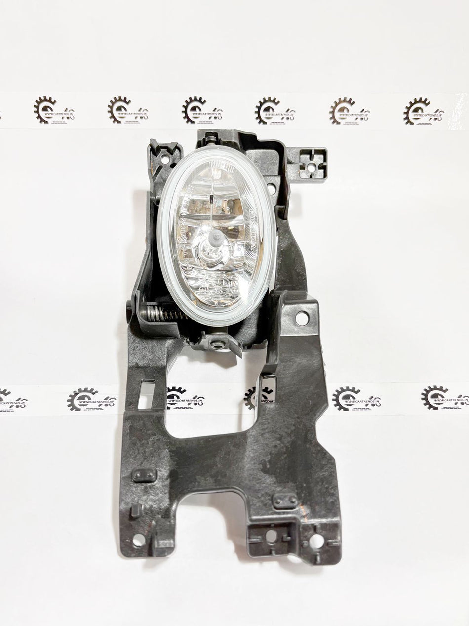 Honda fog light assembly for front right side, model AMAZE 33900T4VK11, with clear lens and mounting bracket.