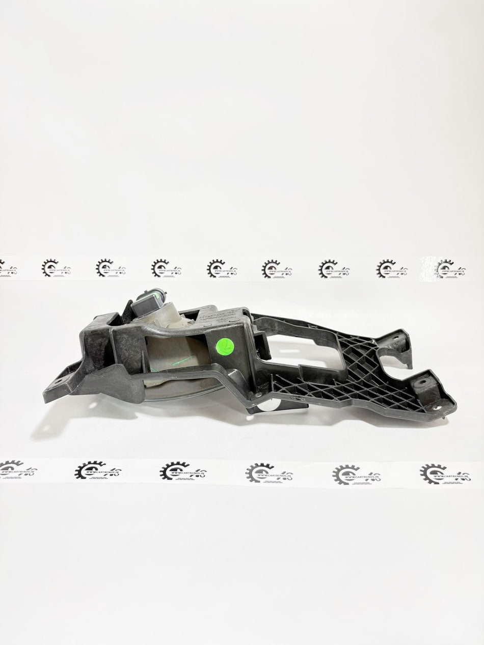 Honda fog light assembly for the front right side, compatible with Amaze model, part number 33900T4VK11.