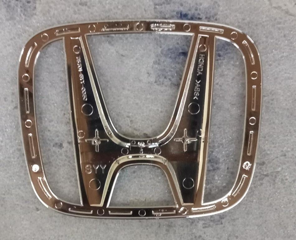 Honda emblem badge featuring the Honda logo, designed for vehicle identification and branding on Honda cars.