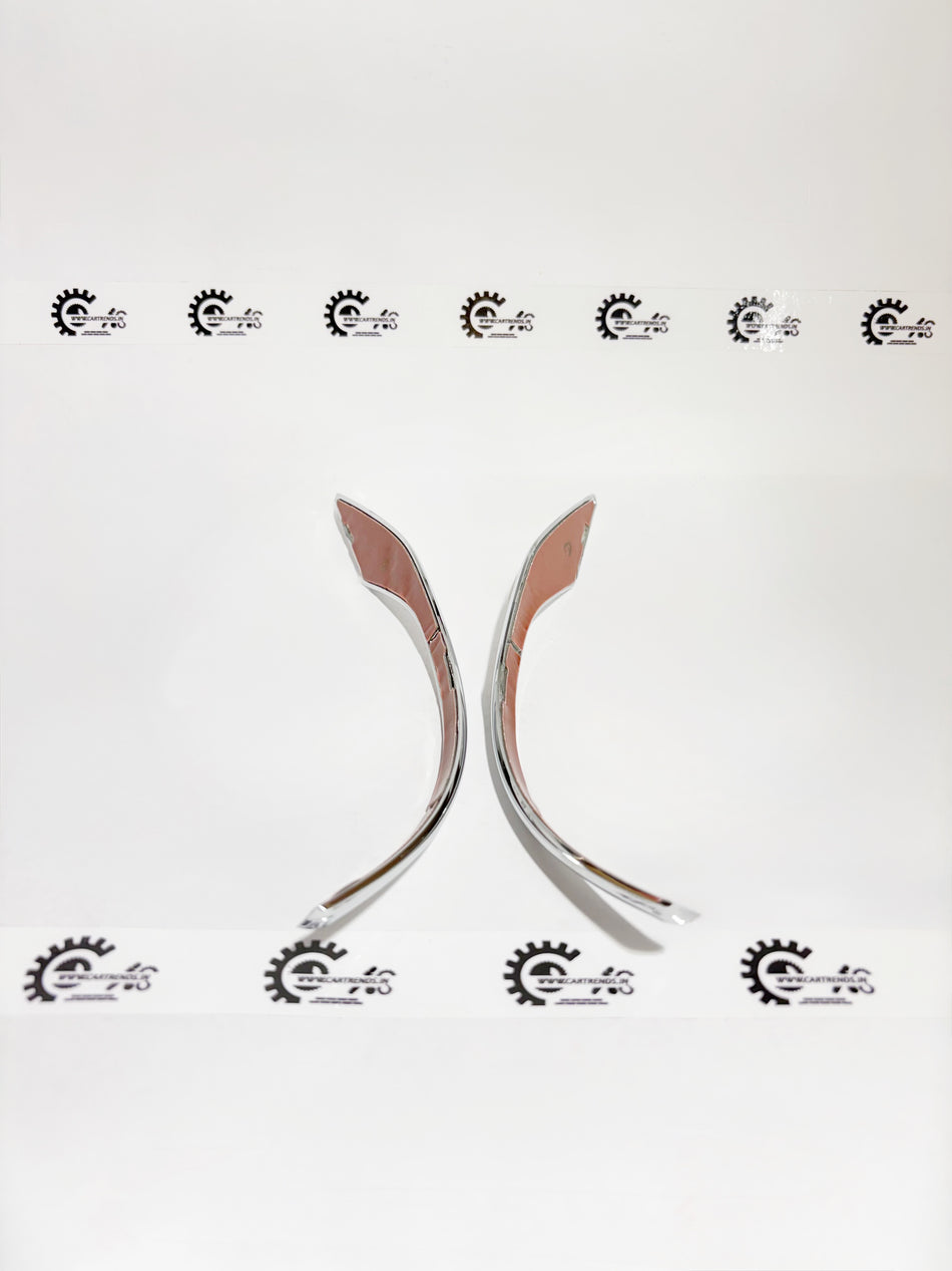 Honda door mirror garnish kit, model 08R0631X700, shown on a vehicle, highlighting the sleek chrome finish.
