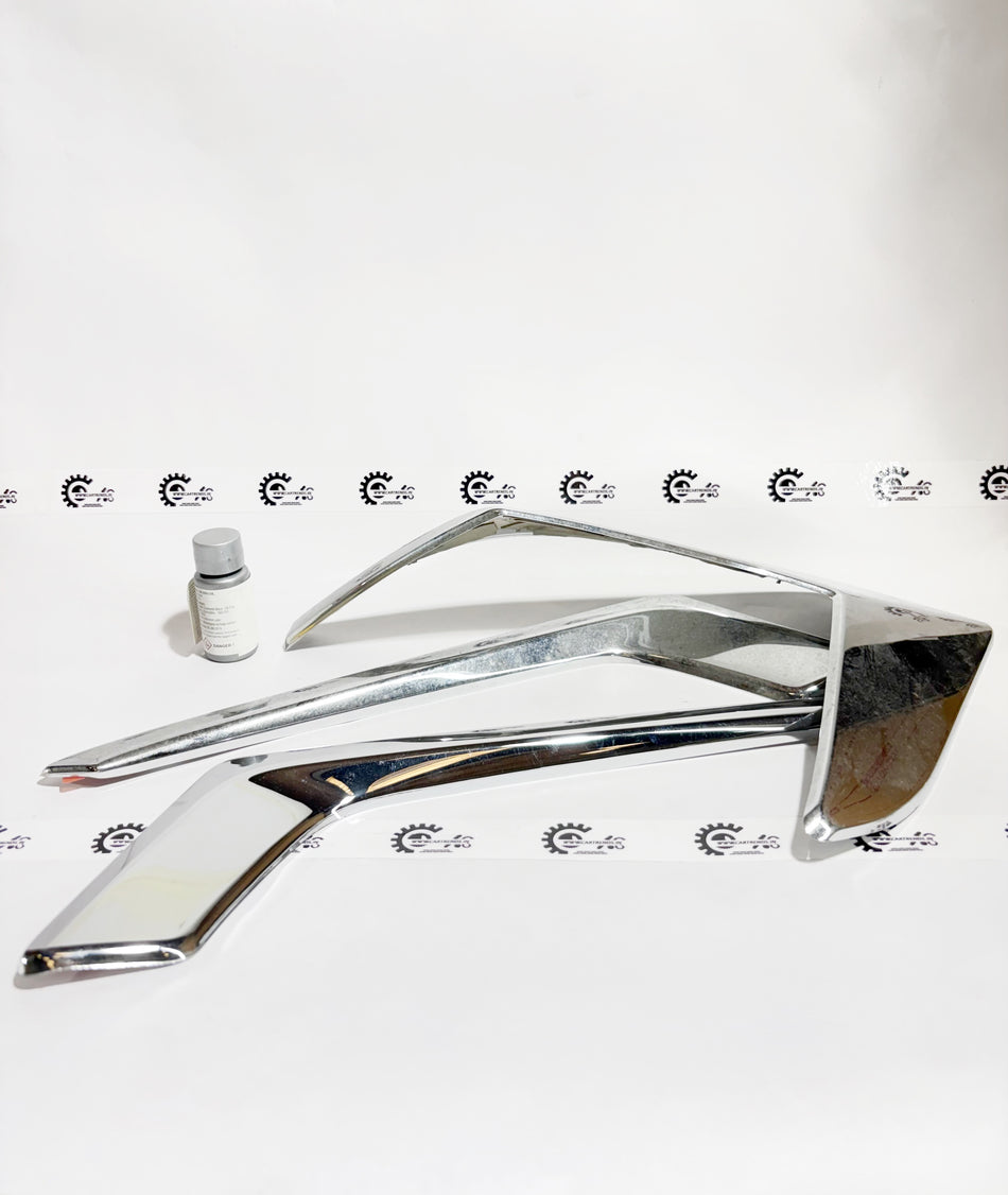 Honda fog and tail lamp garnish kit, model 08Z01TSV700A, shown on a vehicle for a precise fit and stylish look.