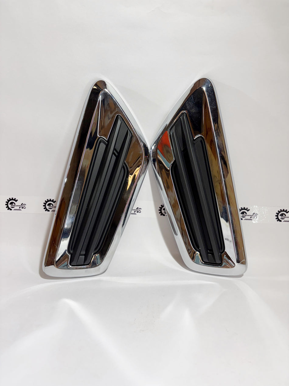 Honda Fender Garnish Kit, genuine Honda part, showing the sleek design of the front fender garnish for compatible Honda vehicles.