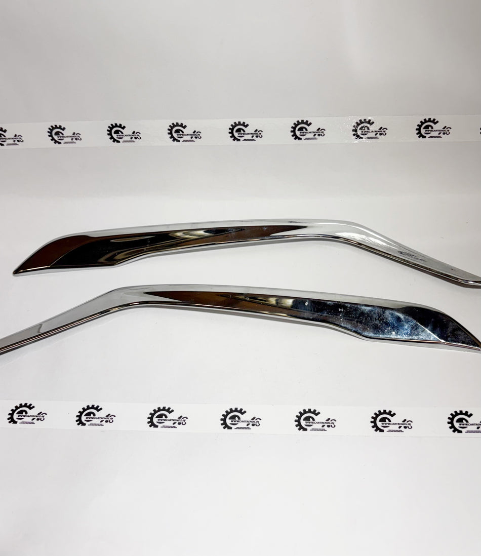 Honda front bumper side garnish kit, part number 08F23T00700A, shown on a vehicle with close-up view of the garnish detail.