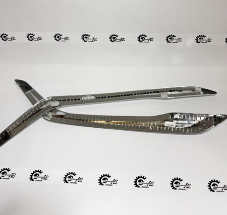 Honda front bumper side garnish kit, part number 08F23T00700A, with close-up view of the sleek, painted automotive accessory.