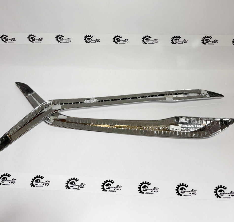 Honda front bumper side garnish kit, part number 08F23T00700A, with close-up view of the sleek, painted automotive accessory.