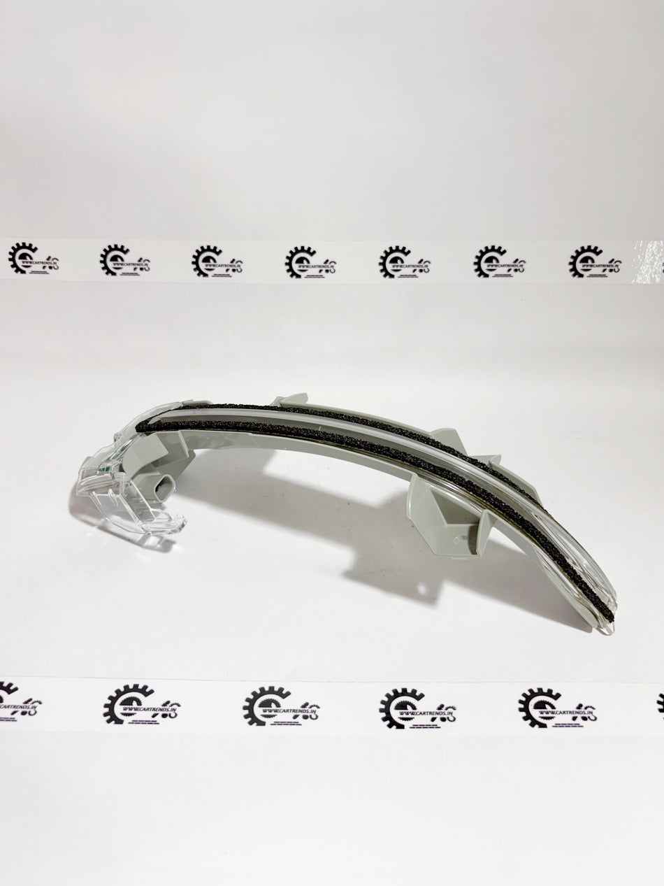 Honda right side turn signal light assembly for Honda vehicles, part number 34300T00K01, shown in the image.