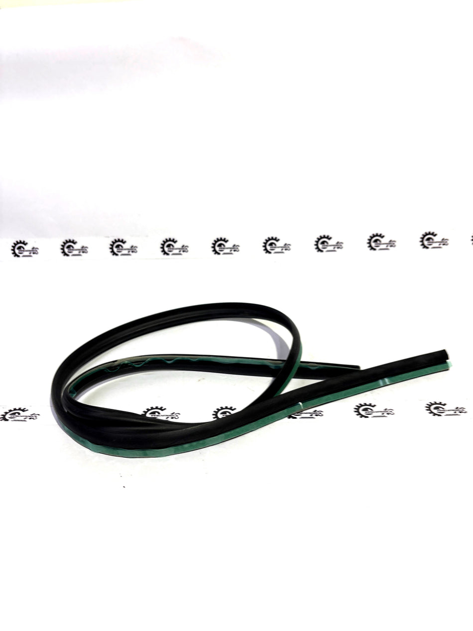 Honda MLDG.FR windshield upper part, replacement for Honda vehicles, shown in the image.