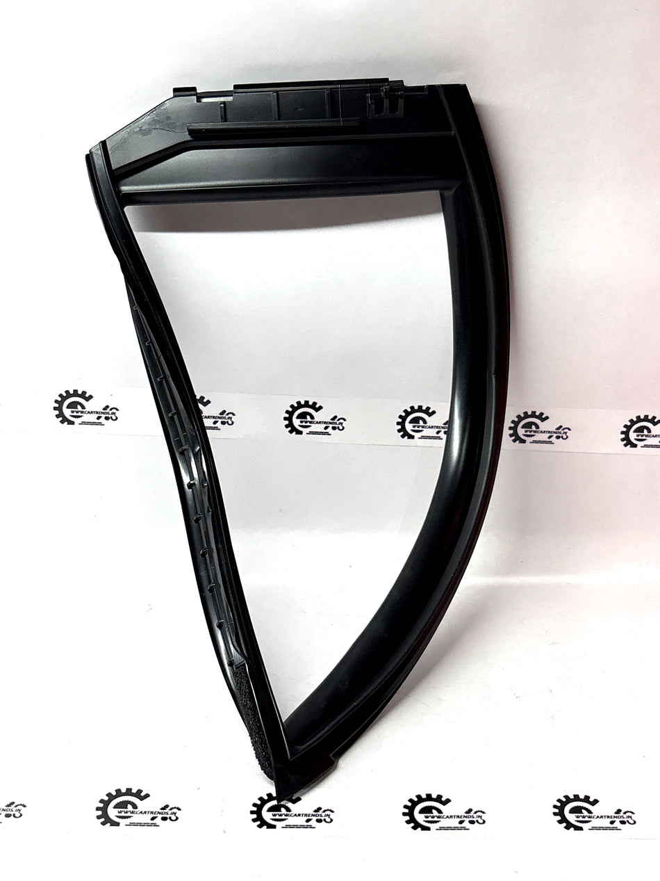 Honda SEAL.R RR door part, model QT 73441T4TT01, showing a close-up of the black rubber seal on a Honda vehicle door