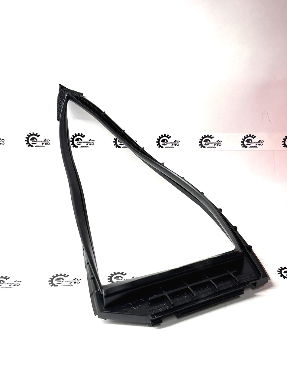 Honda SEAL.R RR Door QT 73441T4TT01, automotive door seal, close-up view showing rubber material and fitting edge.