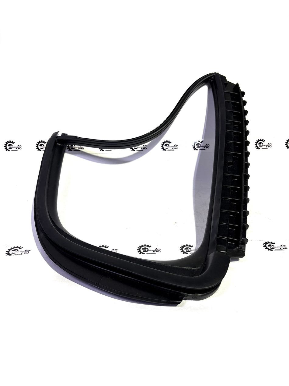 Honda SEAL.R RR door quarter panel for model 7344131XK01, showing the black rubber seal on the vehicle door.