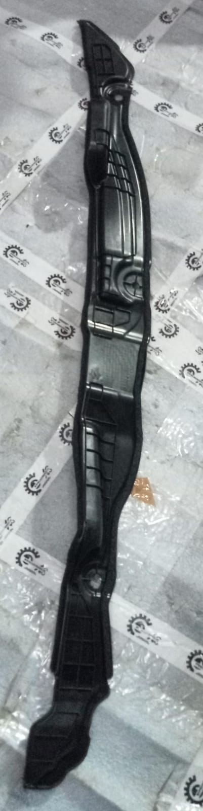 Hyundai Fender Insulator Venue left side, automotive part in black with mounting details