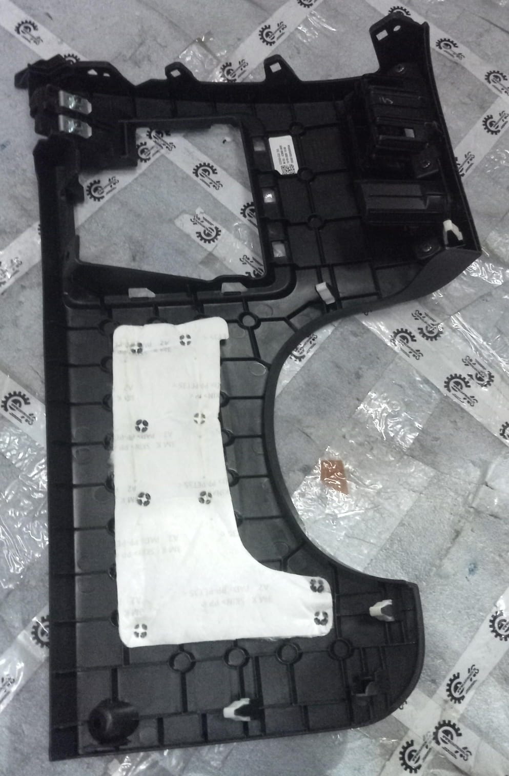 Hyundai Venue crash pad lower right side, OEM part number 84750K3800NNB, showing the interior dashboard component.
