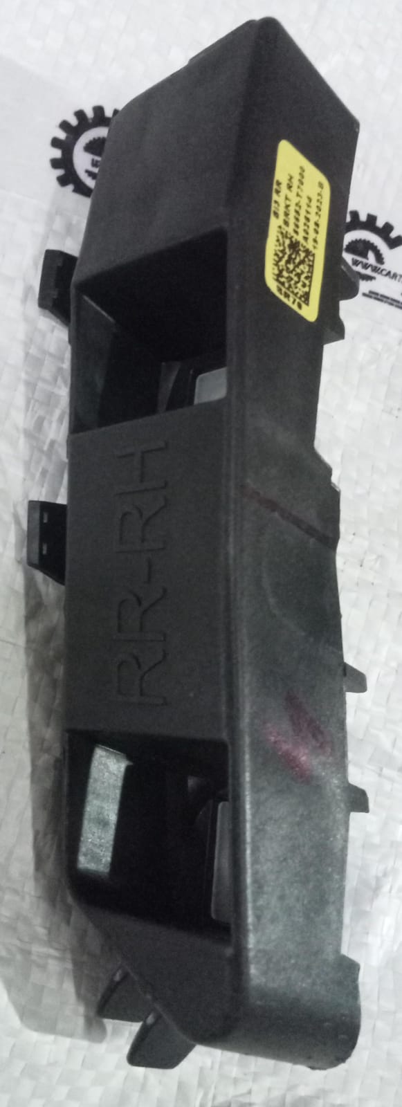 Hyundai I20 rear right bumper bracket part #86652T7000, close-up of the black metal bumper support on a 2020 model vehicle.