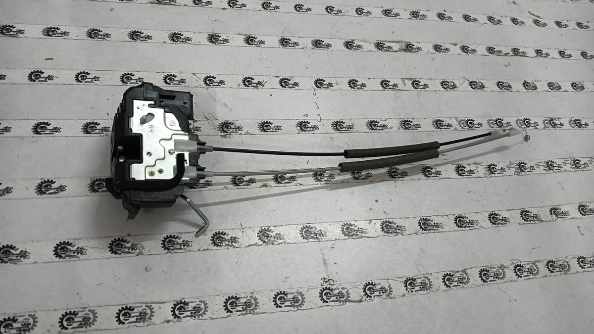 Hyundai I20 rear right latch door part, model 814201J520, for 1st-generation Hyundai I20 vehicle.