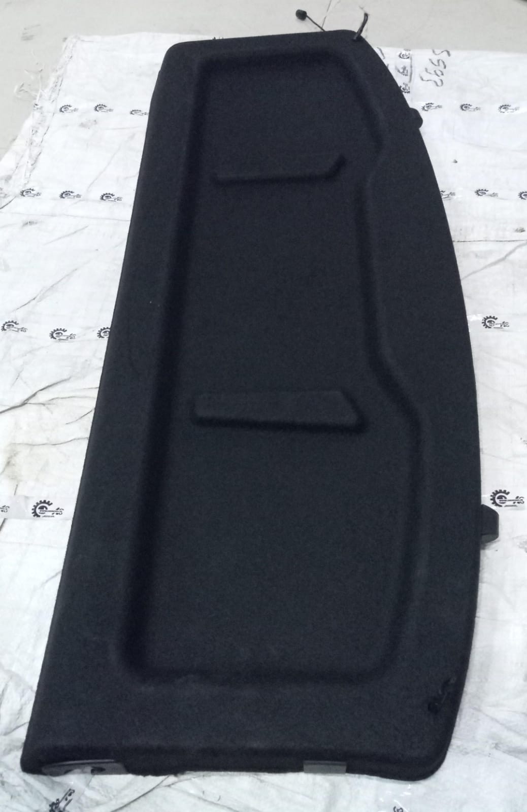 Hyundai I20 parcel tray, black plastic cargo cover for rear trunk area, designed for Hyundai I20 model.