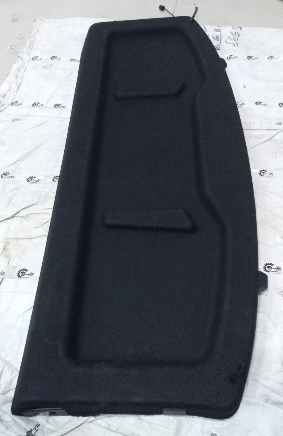 Hyundai I20 parcel tray, black plastic cargo cover for rear trunk area, designed for Hyundai I20 model.