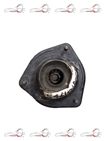 Hyundai Shocker Mount Accent 546101A000, a black automotive accessory for Hyundai vehicles, shown in close-up detail.