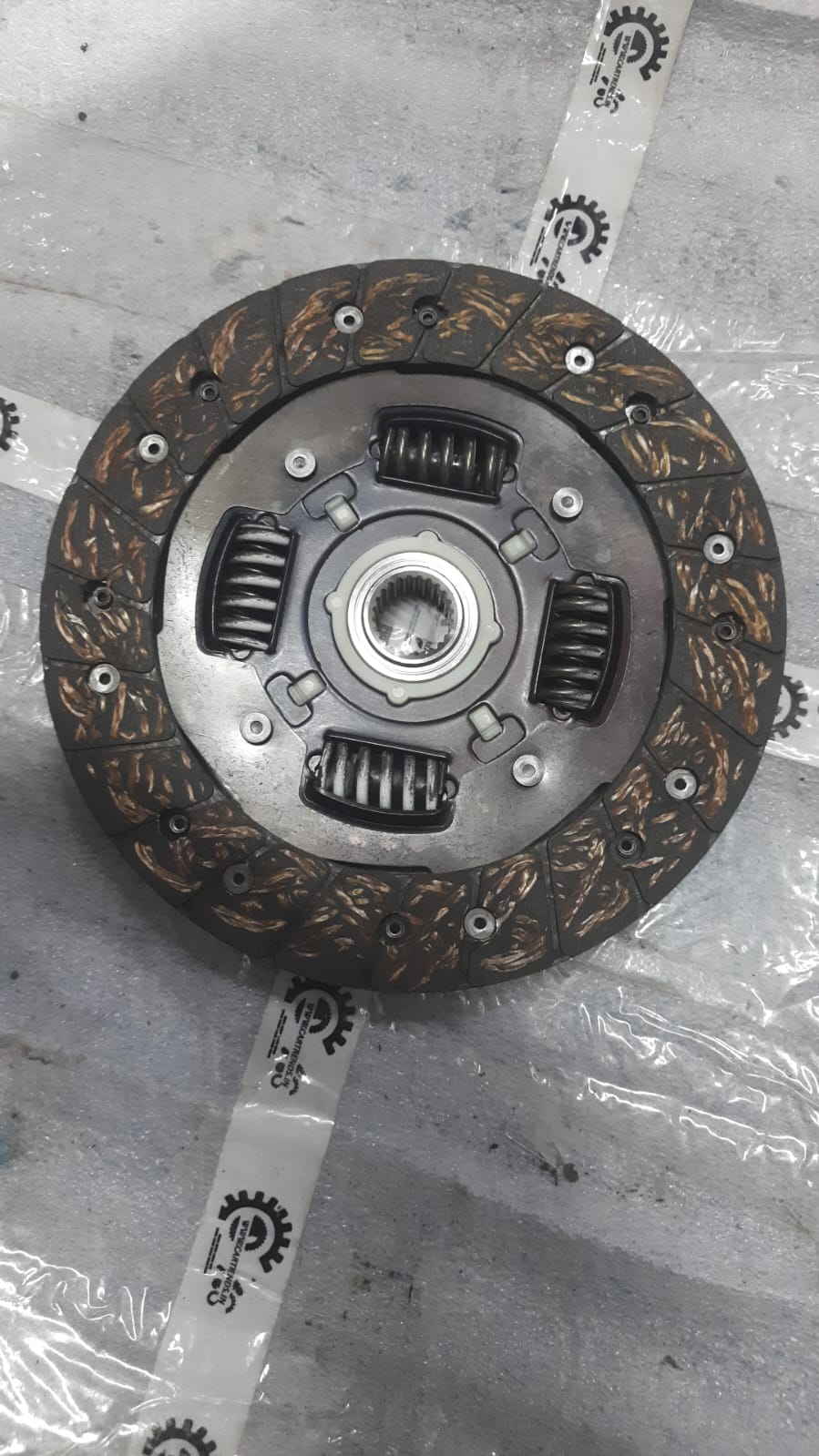 Hyundai clutch plate for Santro Xing 1.1 G4HG petrol car, spare part with #4110002540, showing the clutch component.