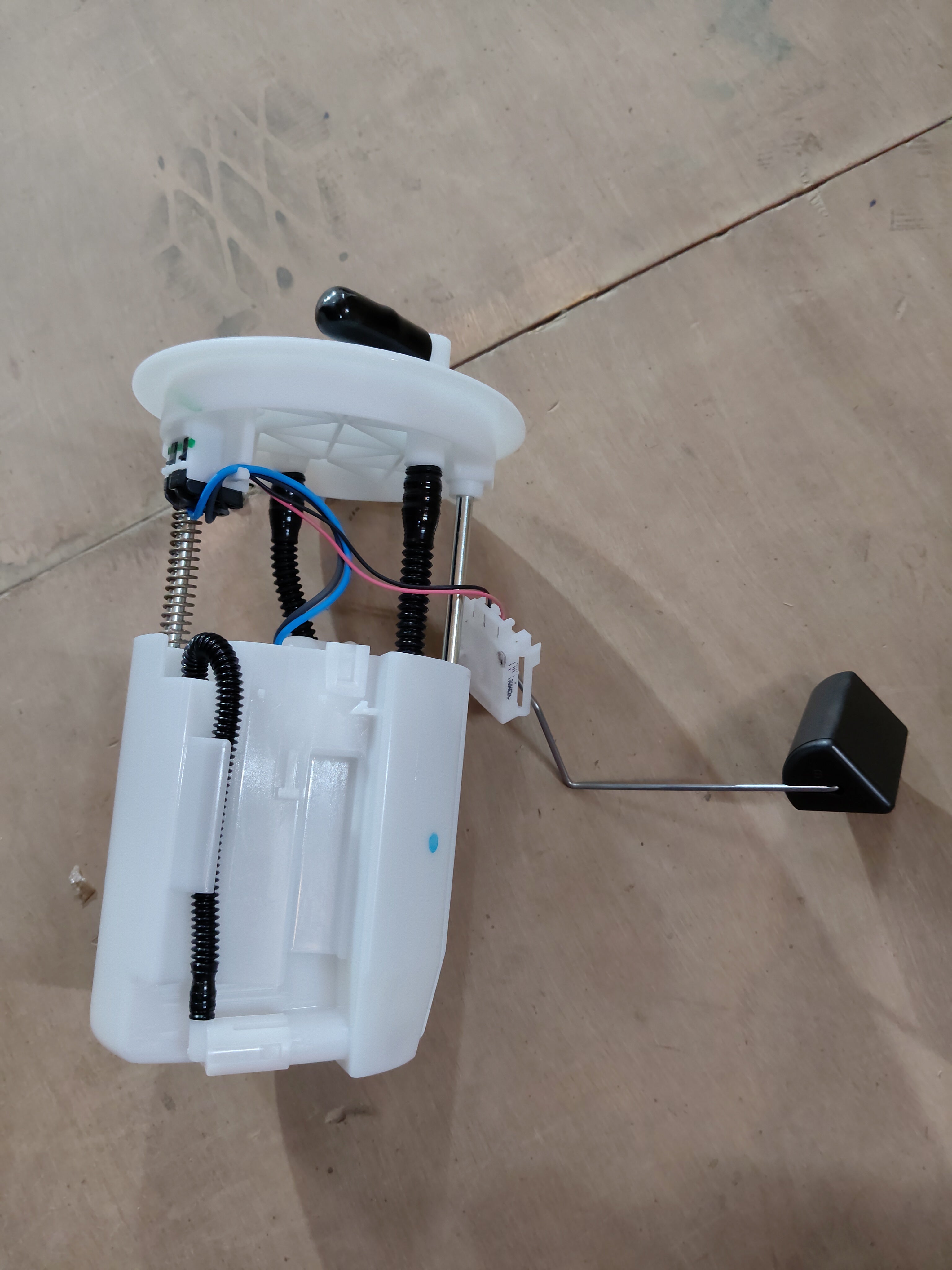 Maruti Suzuki Celerio fuel pump, model 15100M69R02, designed for second-generation Celerio vehicles.