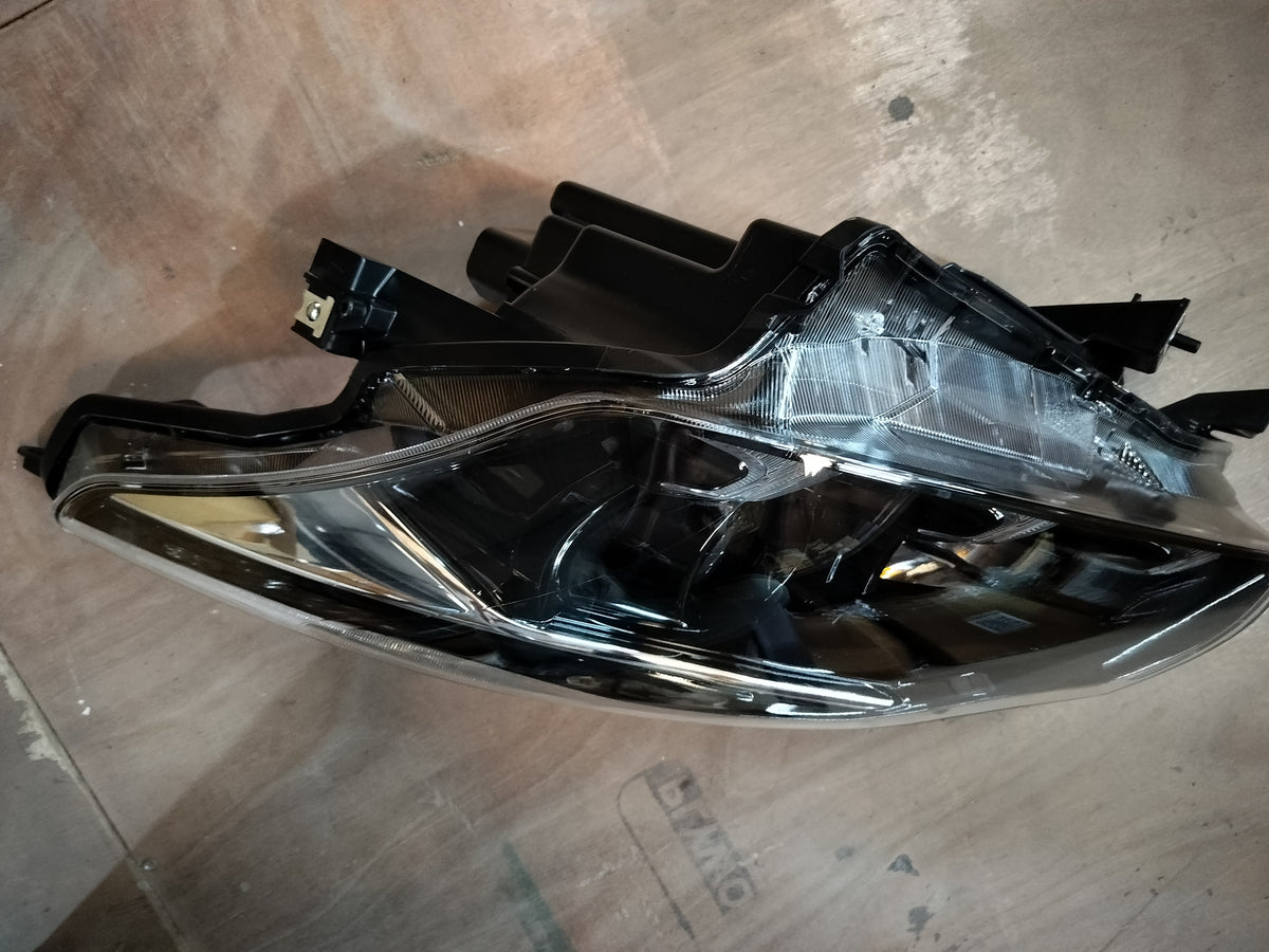 Maruti Suzuki headlamp assembly LH 35300M55T42, automotive front headlight for Maruti Suzuki vehicle.